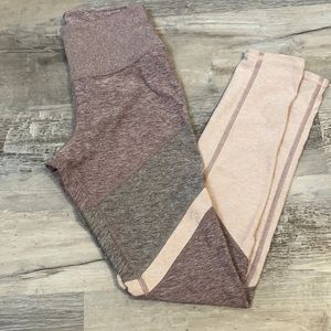 Alo colorblock leggings - worm